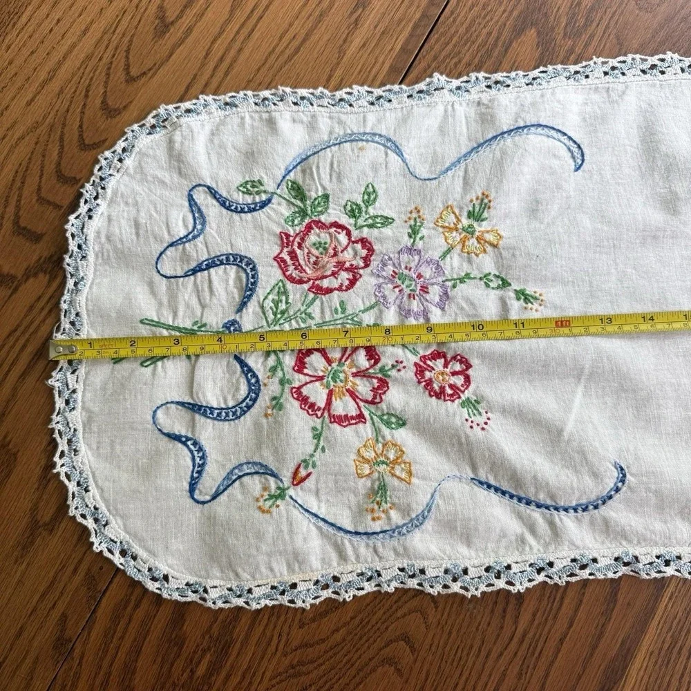 Vtg Hand-Embroidered Floral Linen Table Runner With Lace Tatted Edging 36